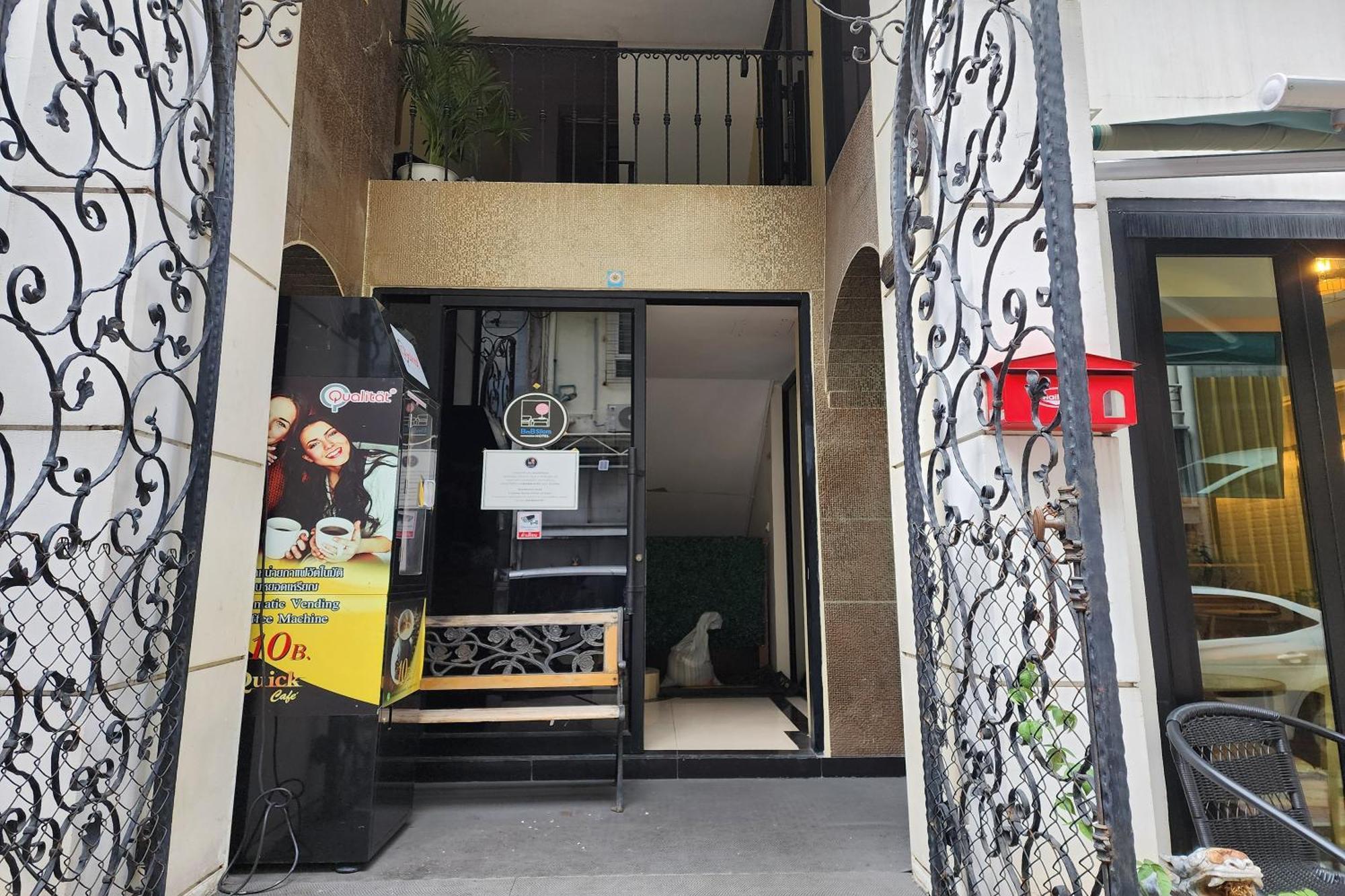 Bnb98 Silom Hotel 방콕 외부 사진