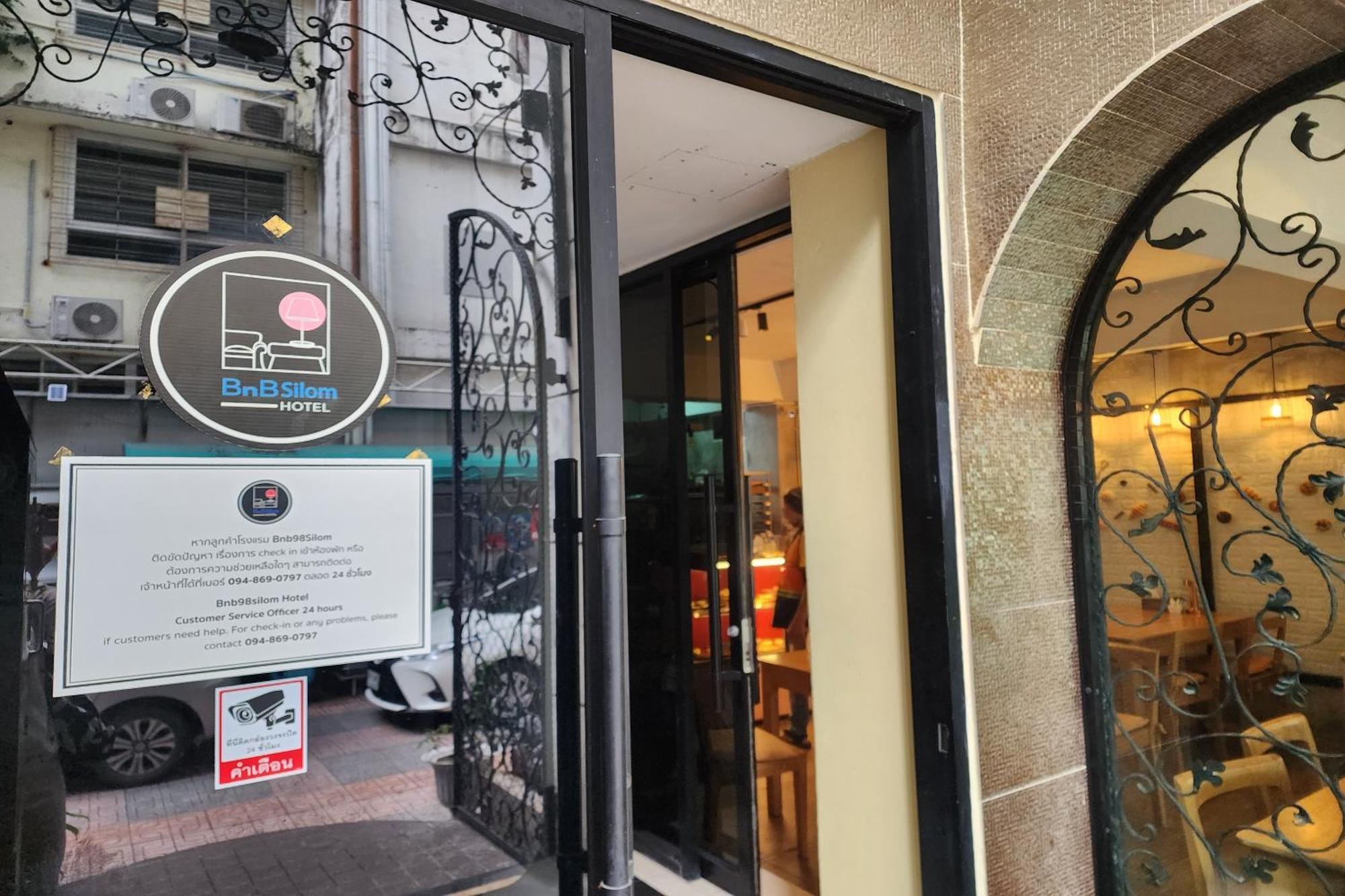 Bnb98 Silom Hotel 방콕 외부 사진