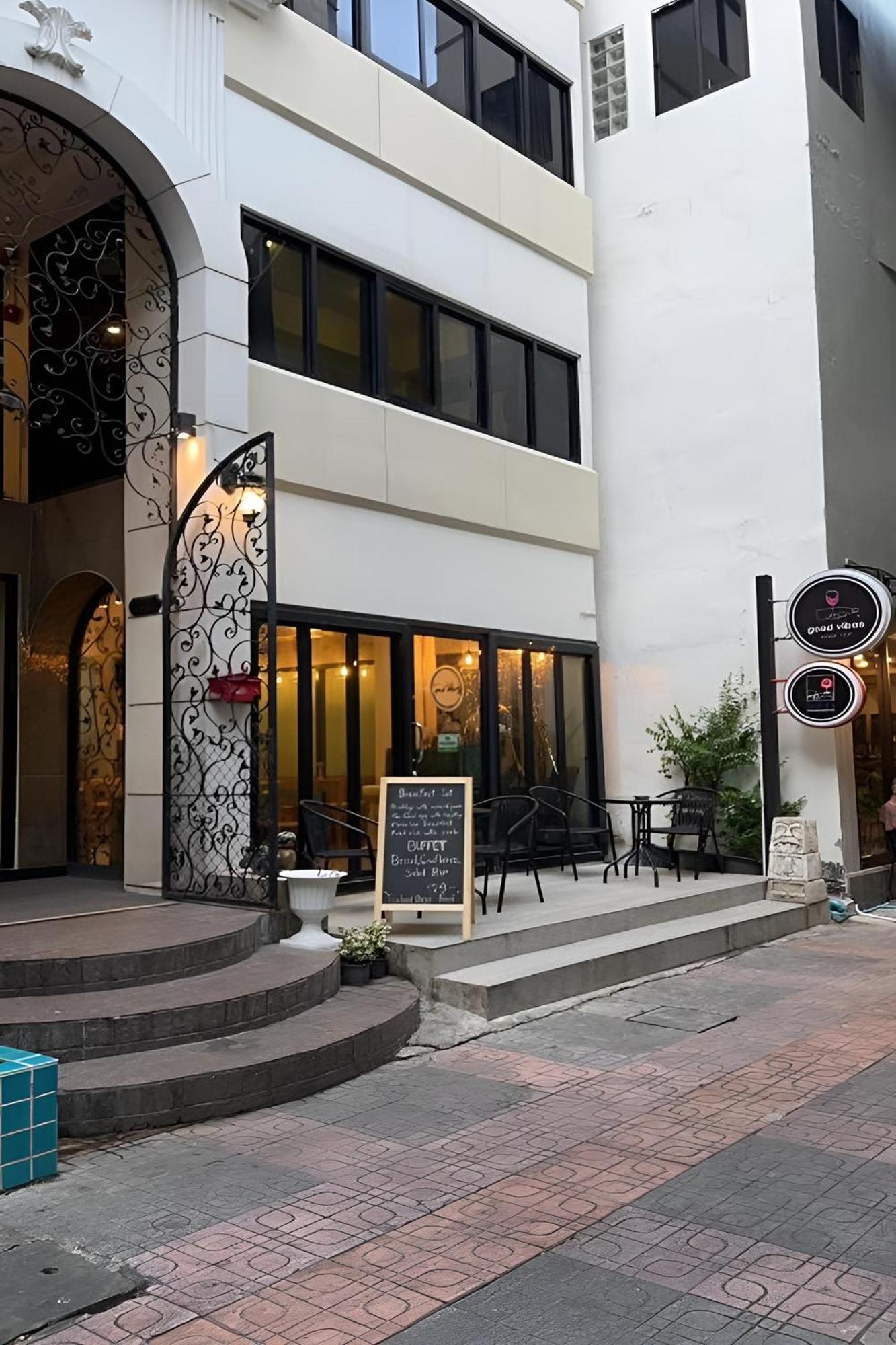 Bnb98 Silom Hotel 방콕 외부 사진